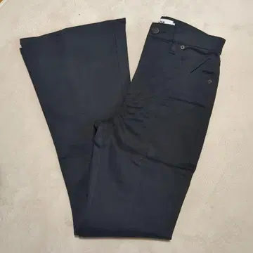 AZUL by moussy 플레어 팬츠 센터 슬릿 포함