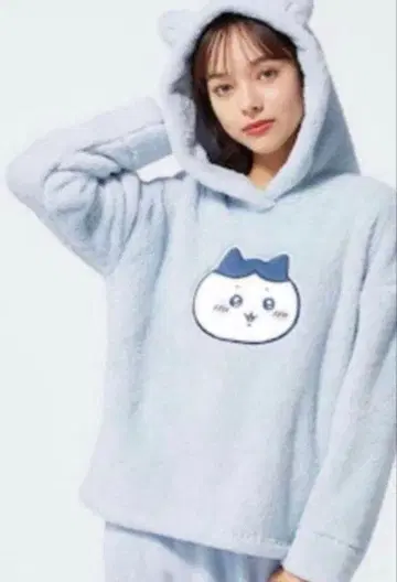 치이카와 하치와레 후드 부착 후드티 라이트 블루