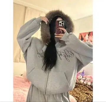 퍼가 달린 그레이 오버사이즈 후드티