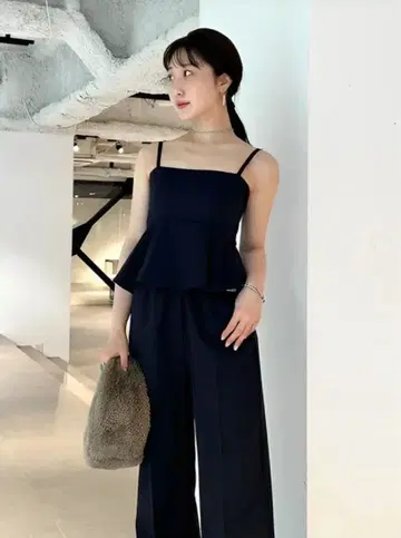 [ 미사용 새상품 ] 네이비 페플럼 뷔스티에 스트레이트 팬츠 셋업