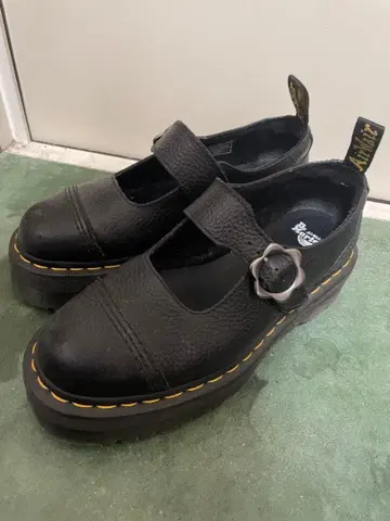 닥터마틴 멜리 제인 플라워 버클