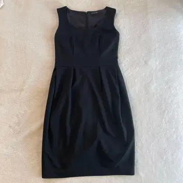 블랙 슬리브리스 무릎 기장 원피스