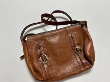 다코타 큐브 숄더백 가죽