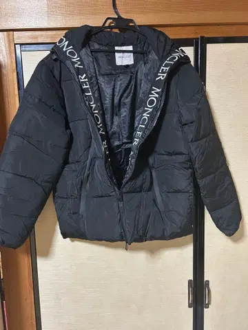 블랙 다운 자켓 후드 부착