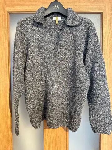 Tomorrow land 니트 스웨터