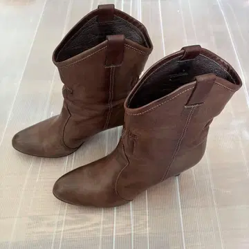브라운 가죽 숏부츠 약 5cm 힐