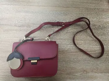 FURLA 버건디 숄더백 거울 참 포함