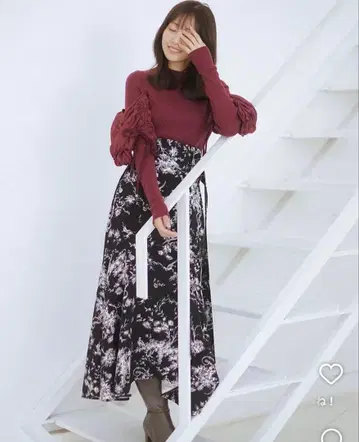 스나이델 사이드 벨트 플레어 롱 스커트