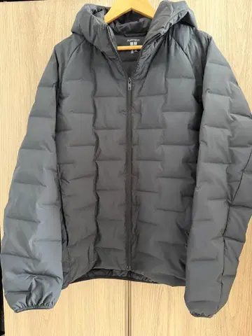 유니클로 퍼프 테크 후드티 블랙 XL