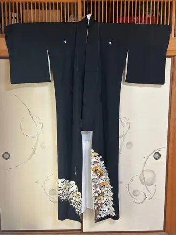 블랙 전통 예복 기모노 꽃무늬 자수 기모노 실크 100%