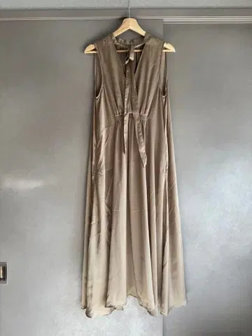 새상품급 ROSE BUD 슬리브리스 롱 원피스 F 베이지