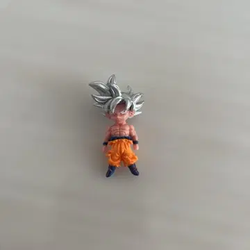 드래곤볼 초 손오공 은발 미니 피규어 오렌지 도복 무의식의 극의