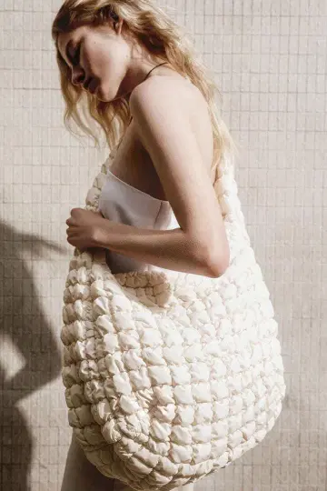 COS 오버 사이즈 퀼팅 토트백