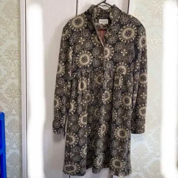 레이온 꽃무늬 네이비 원피스. 40cm. 계절 가을/겨울 꽃 패턴