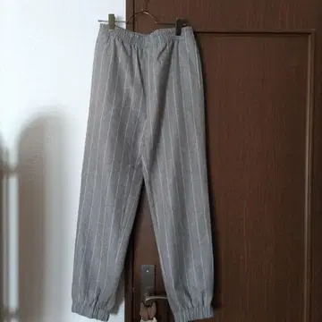 그레이 스트라이프 캐주얼 팬츠