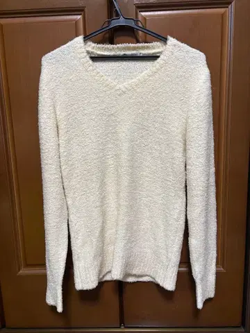 MEN'S MELROSE 크림색 V넥 니트 S 사이즈