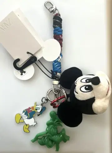 ZARA HARRY LAMBERT 미키 멀티 참 키링