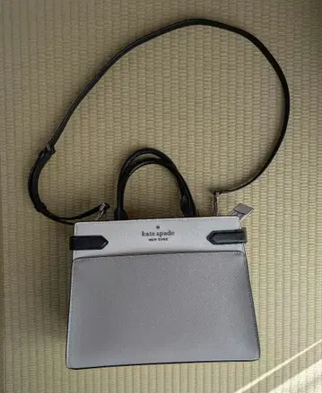 케이트 스페이드 숄더백 그레이/화이트