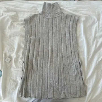 프리스틴 슬리브리스 니트 스웨터