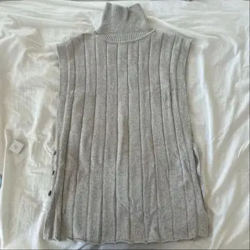 프리스틴 슬리브리스 니트 스웨터