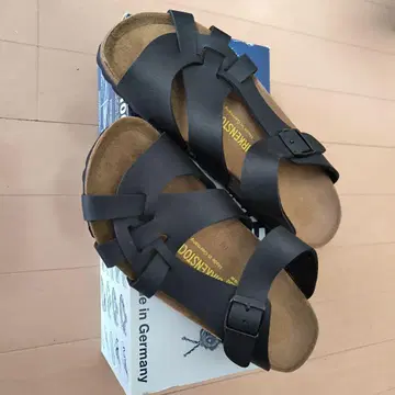 [새상품] Birkenstock Pisa 블랙 샌들 39사이즈