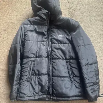 RTEG 후드 부착 블랙 다운 자켓