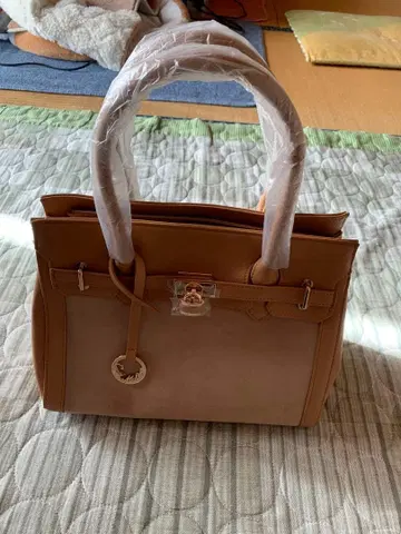 베이지 핸드백 3컴파트먼트
