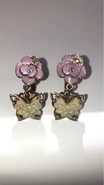 ANNA SUI 귀찌