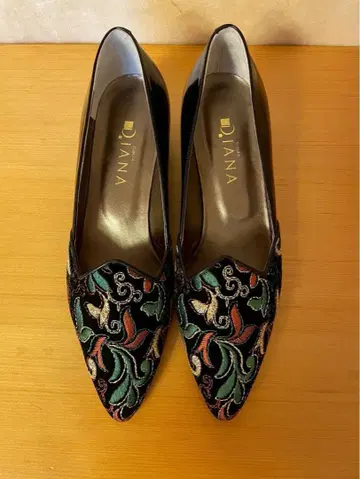 컨디션 최상! DIANA 자수 펌프스