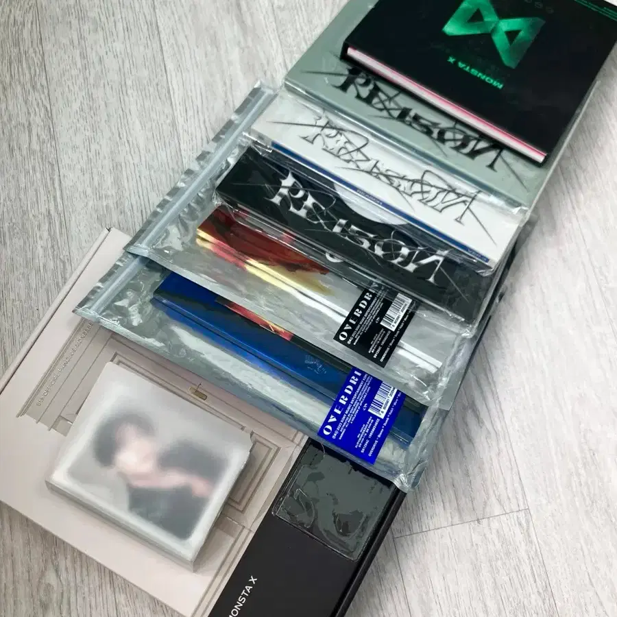 MONSTA X | 몬스타엑스 Monsta X bulk sell #몬스타엑스,#앨범,#키트,#포카 on Bunjang Global  Site.