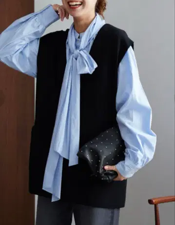 저널 스탠다드 리룸 풀 니들 V넥 베스트 블랙