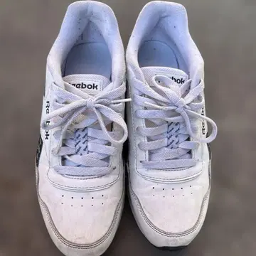 Reebok 화이트 스니커즈 26cm