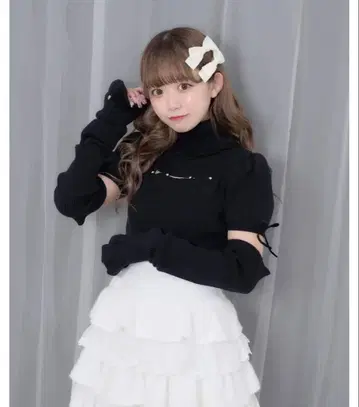 허니 시나몬 컷 아웃 큐빅 터틀 니트