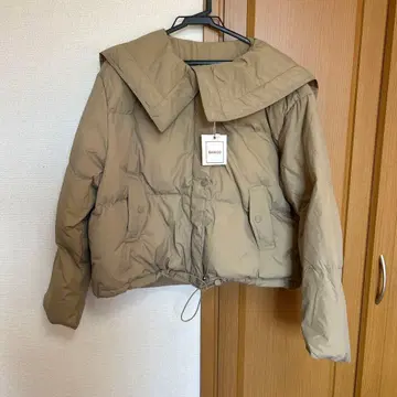 [ 익명 배송 ] [ 택 포함 새상품 ] 세일러 카라 다운 자켓 베이지