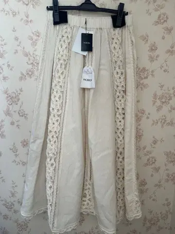 INGEBORG 2025 아이보리 플레어 스커트 택 포함 새상품