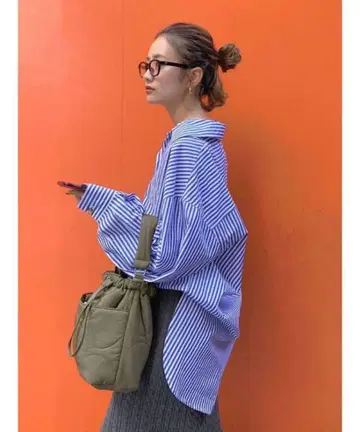 언그리드 파랑과 화이트 스트라이프 긴팔 셔츠