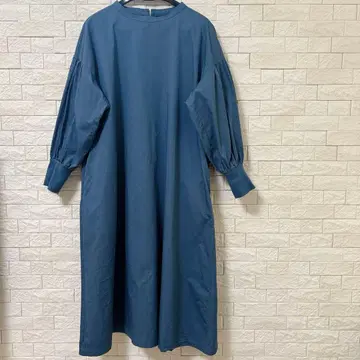 [ 새상품급 ] 군언당 볼륨 슬리브 리브 소매 롱 원피스 블루 계열