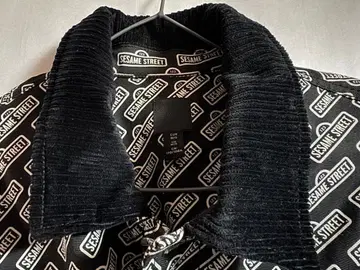 H&M 세서미 스트릿 올 로고 무늬 코튼 트윌 자켓