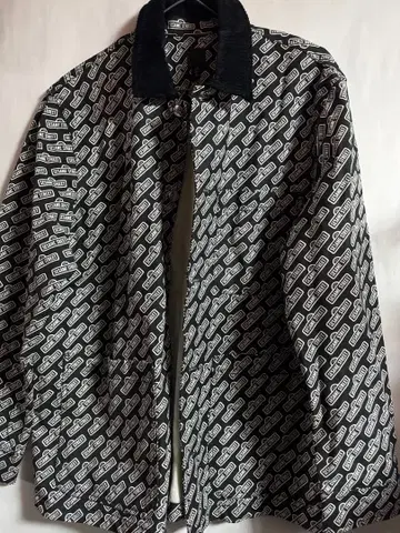 H&M 세서미 스트릿 올 로고 무늬 코튼 트윌 자켓