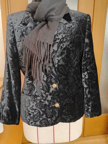 다마스크 무늬 벨벳 테일러드 자켓