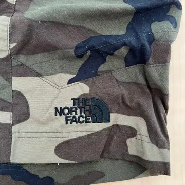 THE NORTH FACE 카모플라쥬 숏팬츠