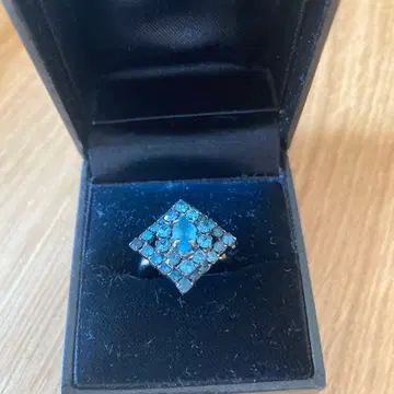 엘레강트한 파란 스톤의 반지