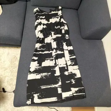 슬리브리스 원피스 블랙 화이트 스트라이프 사이즈 2