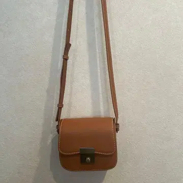 브라운 가죽 숄더백