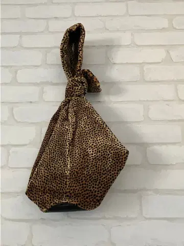 LEVERNIS 레오파드 무늬 핸드백