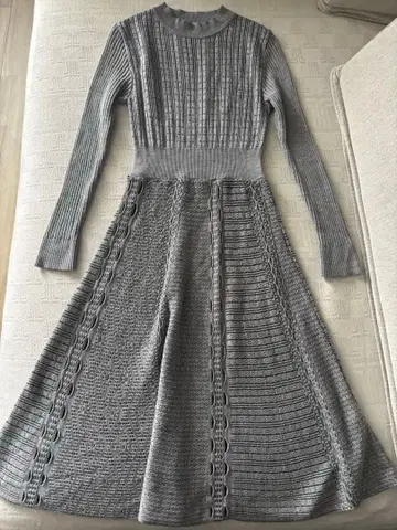 앙데팡당 그레이 무릎 기장 원피스