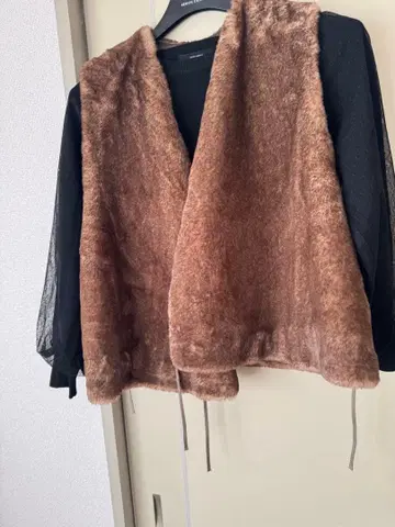 새상품급 미즈노 로이드 복슬복슬 퍼 베스트