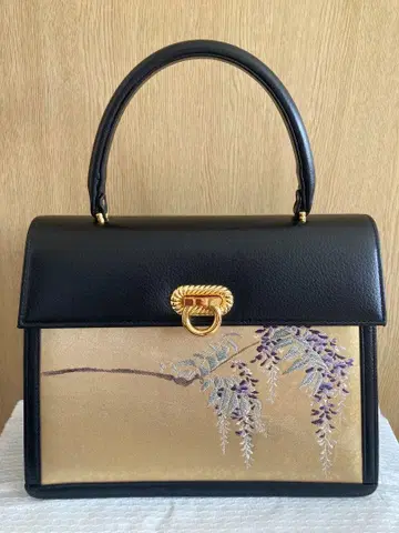 블랙 가죽 핸드백 등나무 꽃 자수 장식