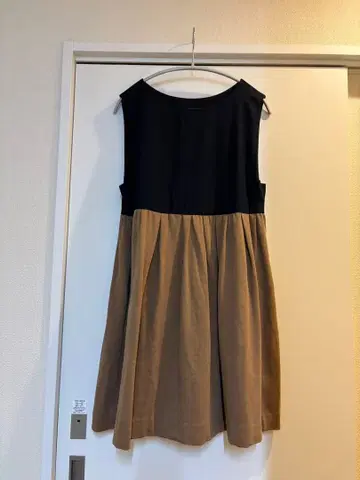 새상품급 나노 유니버스 슬리브리스 원피스