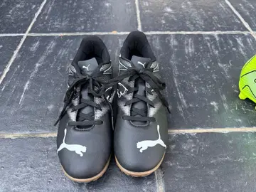 PUMA 풋살용 스니커즈 블랙